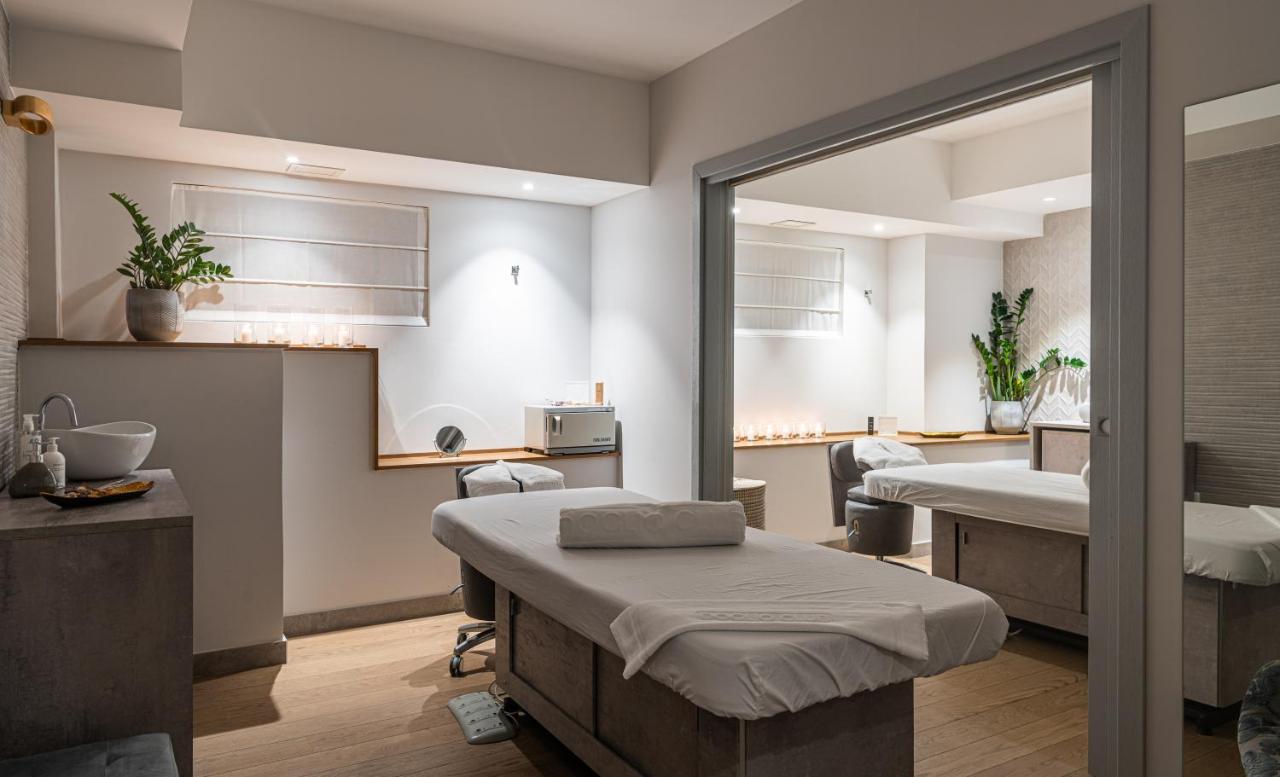 Готель Palazzo Doglio Кальярі Екстер'єр фото Treatment room at The Harley Street Clinic
