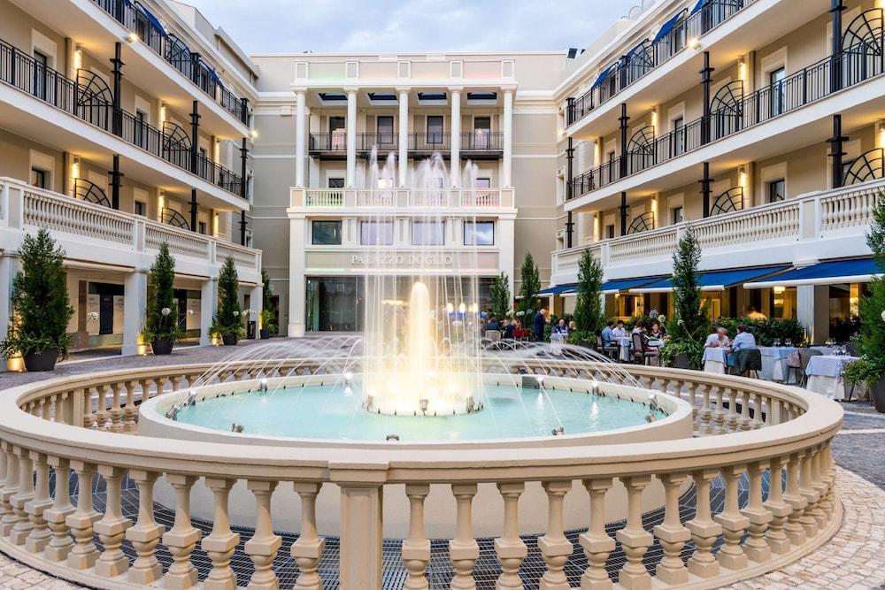 Готель Palazzo Doglio Кальярі Екстер'єр фото The Fontainebleau Hotel